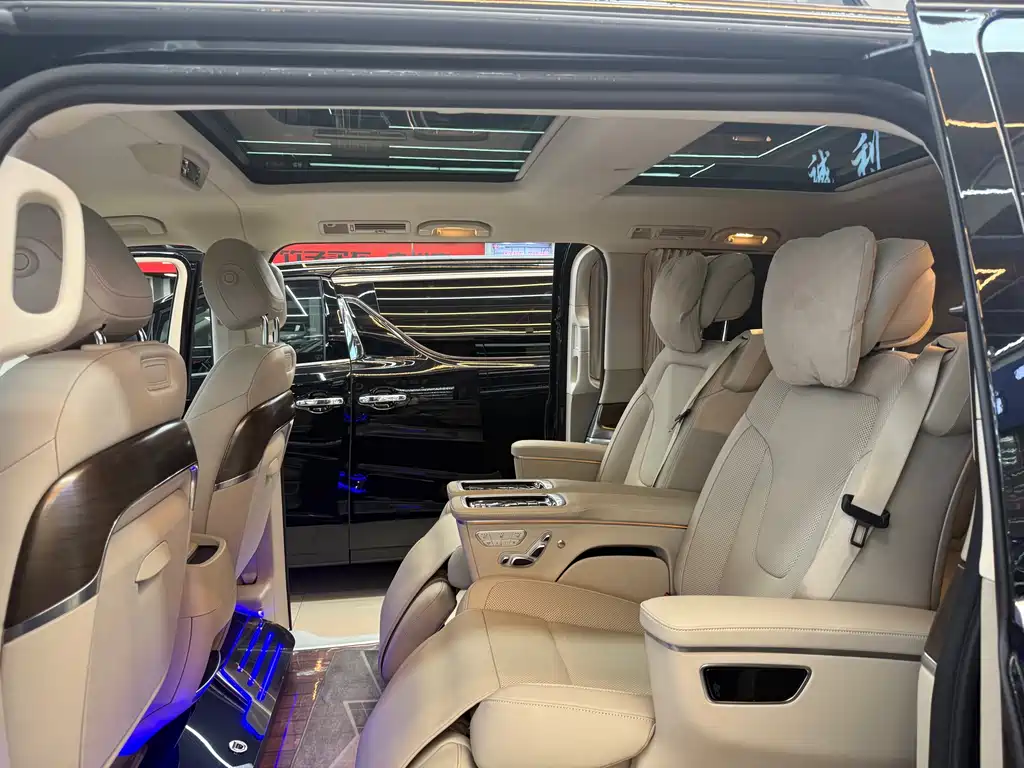 Mercedes-Benz V-Class 2022 V 260 L Long Wheelbase Luxury Edition купить на сайте DeffCars
