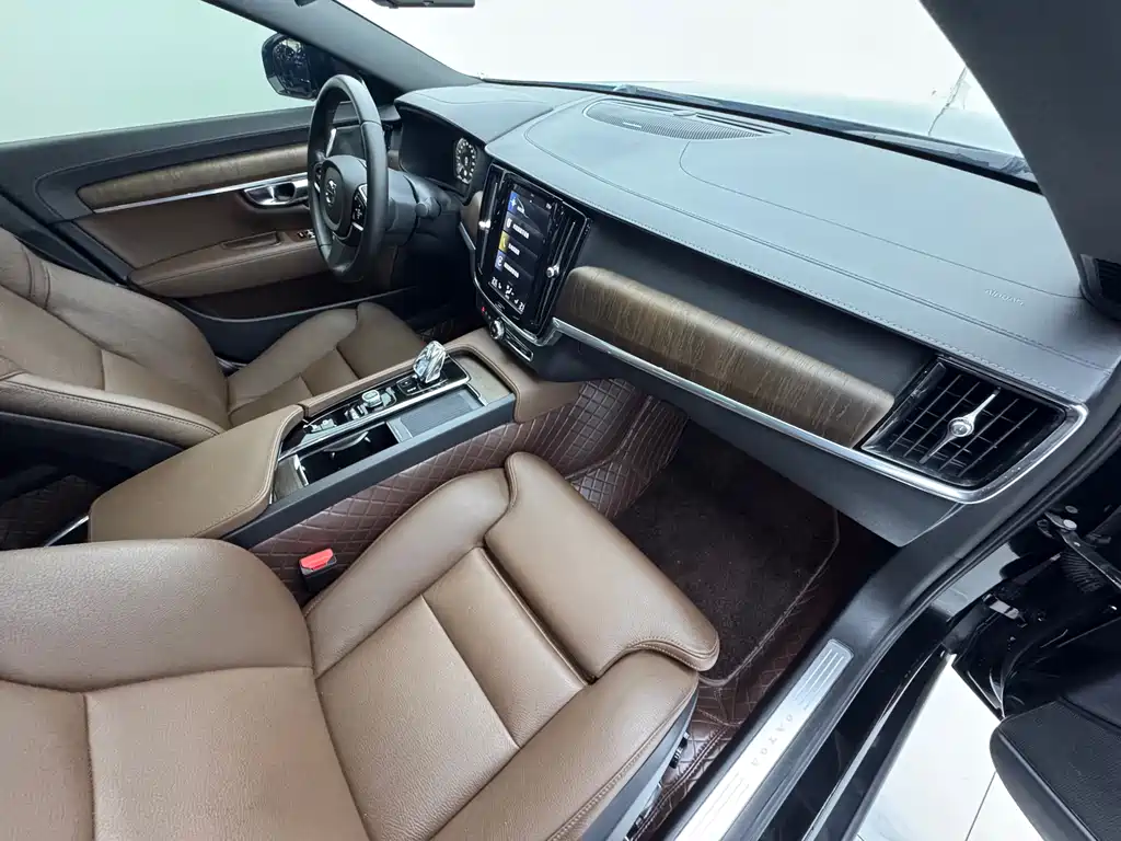 Volvo S90 2021 B5 Zhiyi Luxury Edition купить на сайте DeffCars