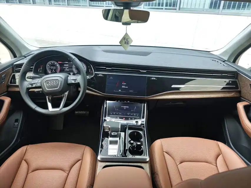 Audi Q7 2023 55 TFSI quattro S line sports version купить на сайте DeffCars