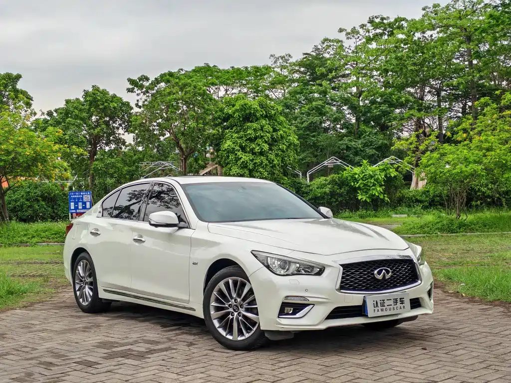 Infiniti Q50L 2018 2.0T Premium Edition National VI купить на сайте DeffCars
