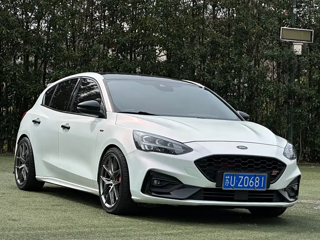 Focus 2021 Hatchback EcoBoost 180 Automatic ST Line купить на сайте DeffCars