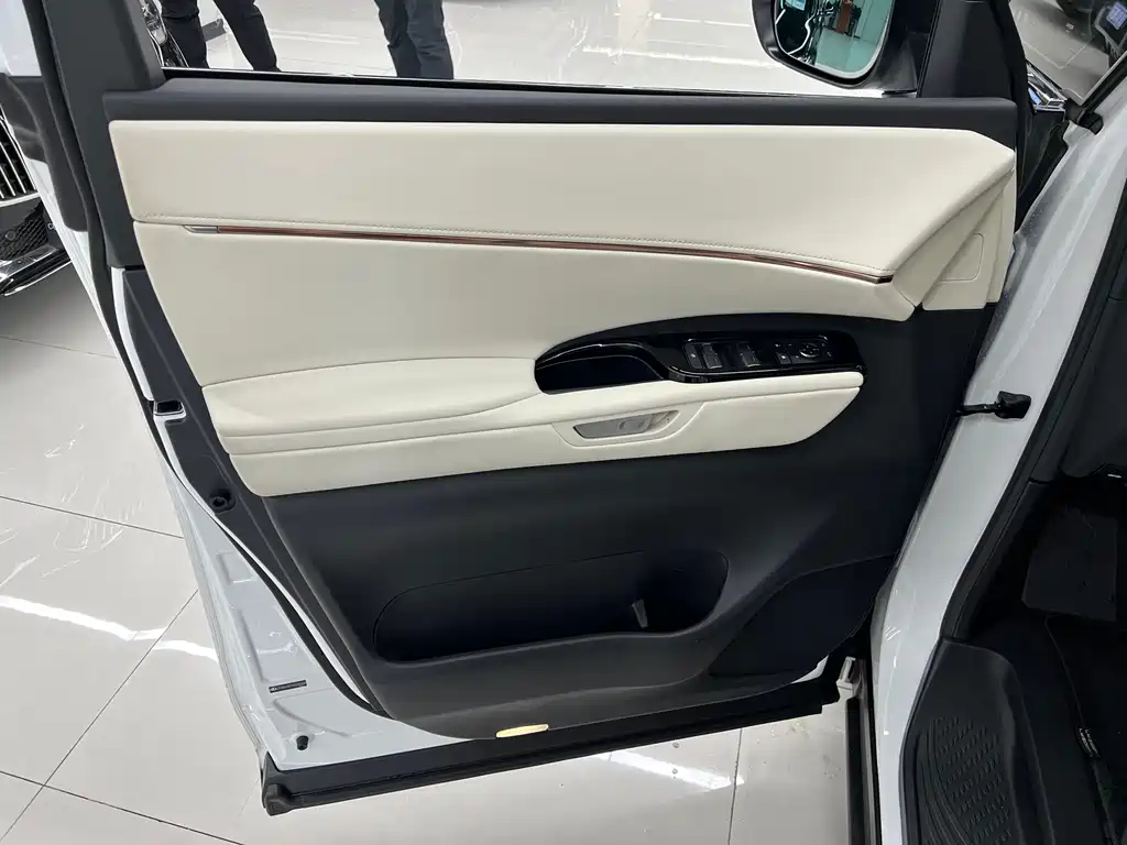 Lexus LM 2025 500h six-seater premium version купить на сайте DeffCars