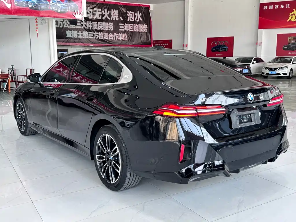 BMW 5 Series 2026 530Li Leading M Sports Package купить на сайте DeffCars