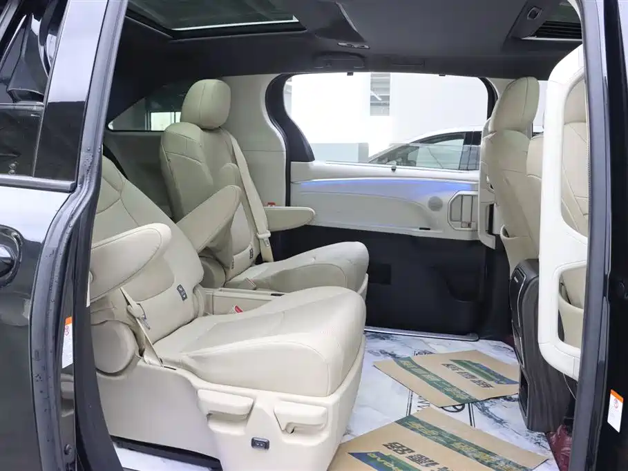 Grevia 2022 2.5L Hybrid Premium Edition купить на сайте DeffCars