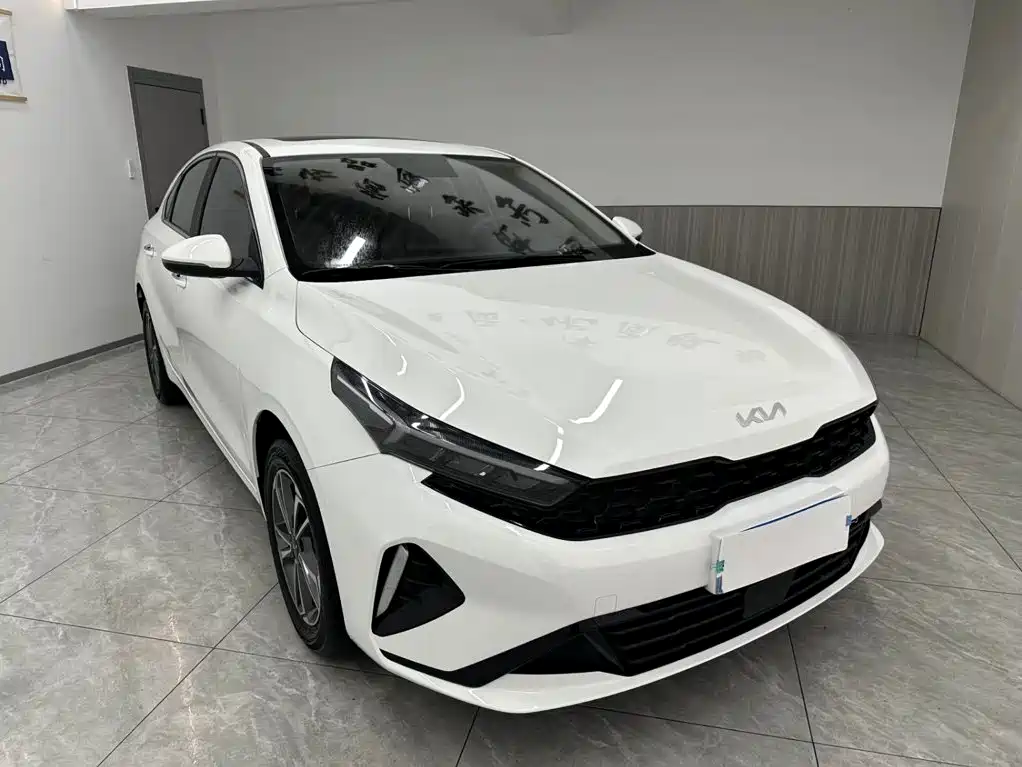 Kia K3 2023 1.5L CVT Deluxe Edition купить на сайте DeffCars