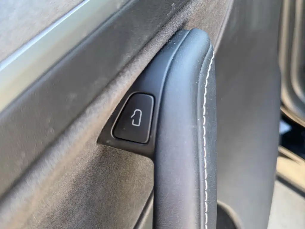 Model Y 2024 rear-wheel drive version купить на сайте DeffCars