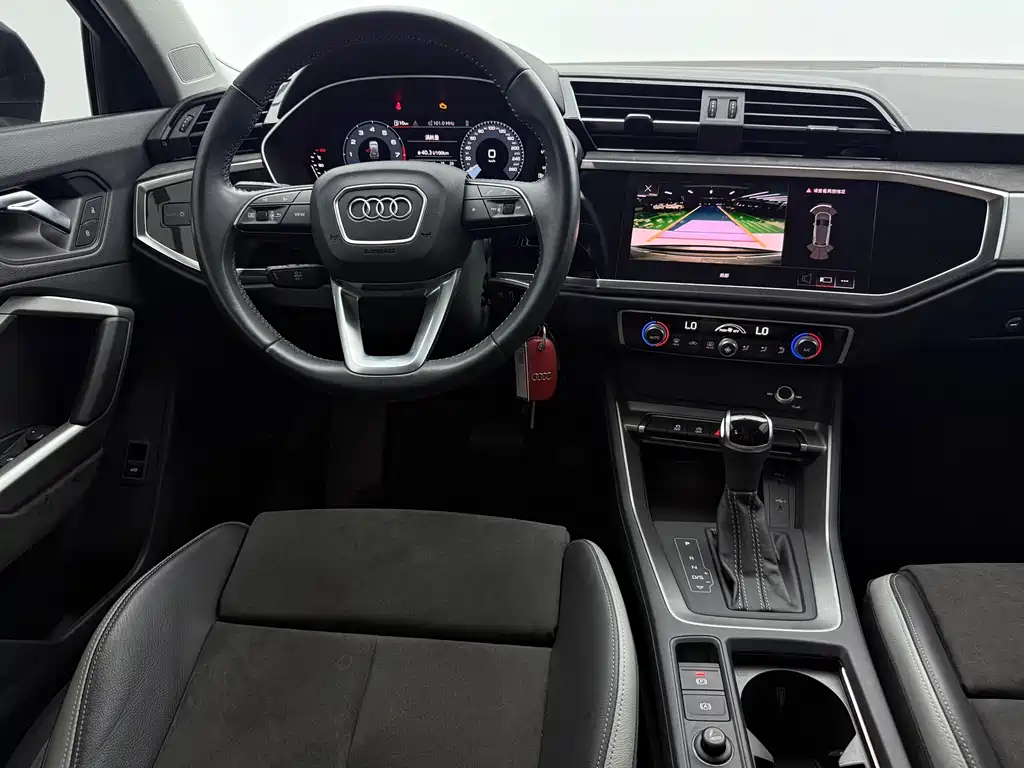 Audi Q3 2022 35 TFSI aggressive and dynamic купить на сайте DeffCars
