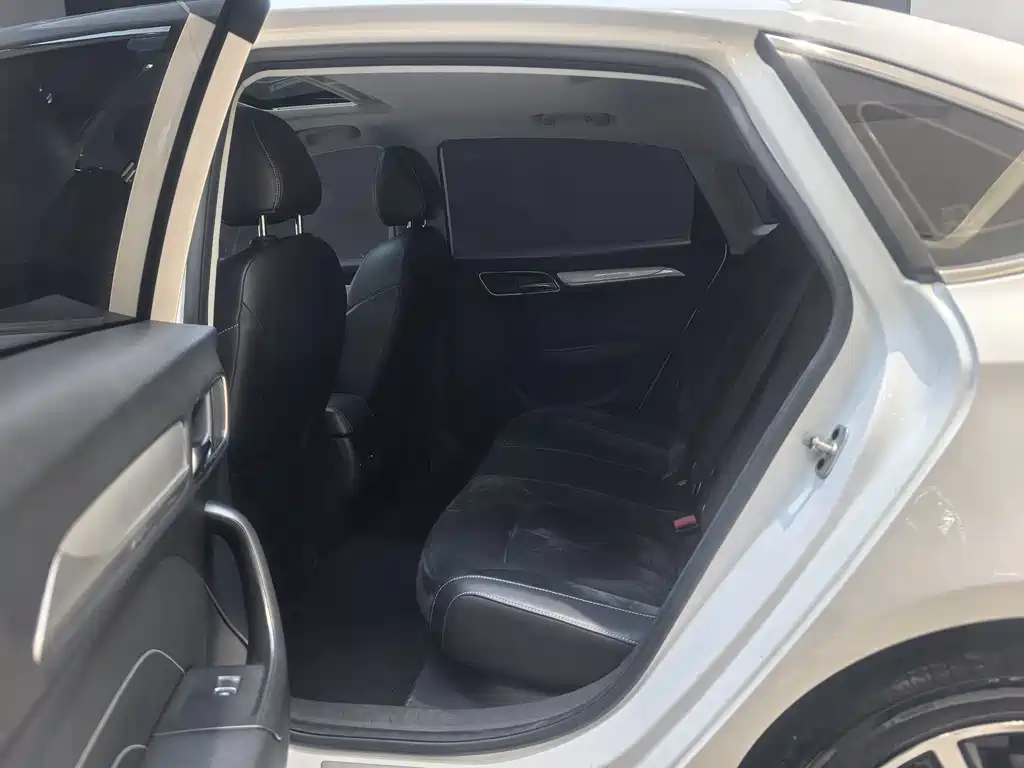 Roewe i6 New Energy 2019 PLUS 50T Internet Honor Smart Edition купить на сайте DeffCars