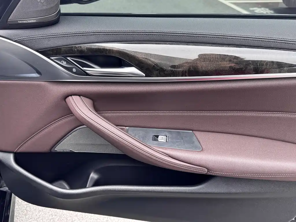 BMW 5 Series 2018 525Li Luxury Package купить на сайте DeffCars