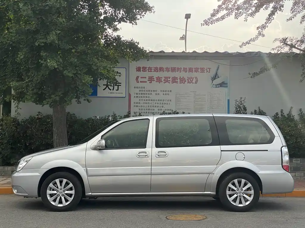 Buick GL8 2011 2.4L LT Executive Edition купить на сайте DeffCars