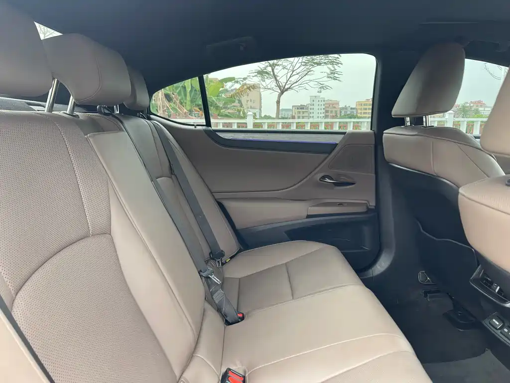 Lexus ES 2025 200 Premium Edition купить на сайте DeffCars