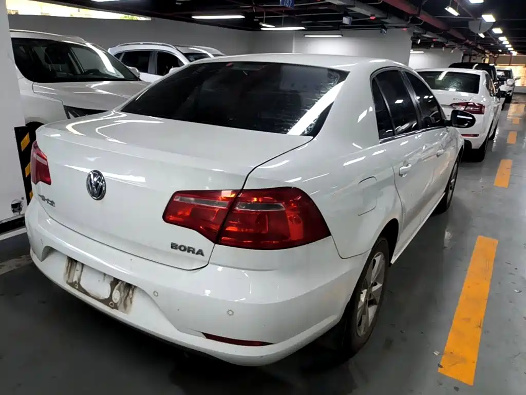Bora 2015 Quality Edition 1.6L Manual Comfort купить на сайте DeffCars