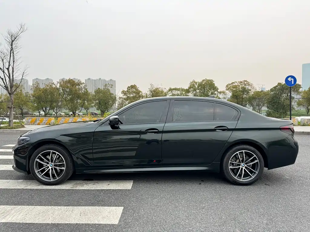 BMW 5 Series 2022 facelift 525Li M Sports Package купить на сайте DeffCars