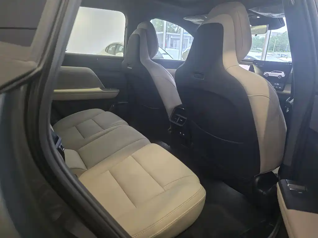 Volvo XC70 plug-in hybrid 2026 model four-wheel drive super long range Core купить на сайте DeffCars