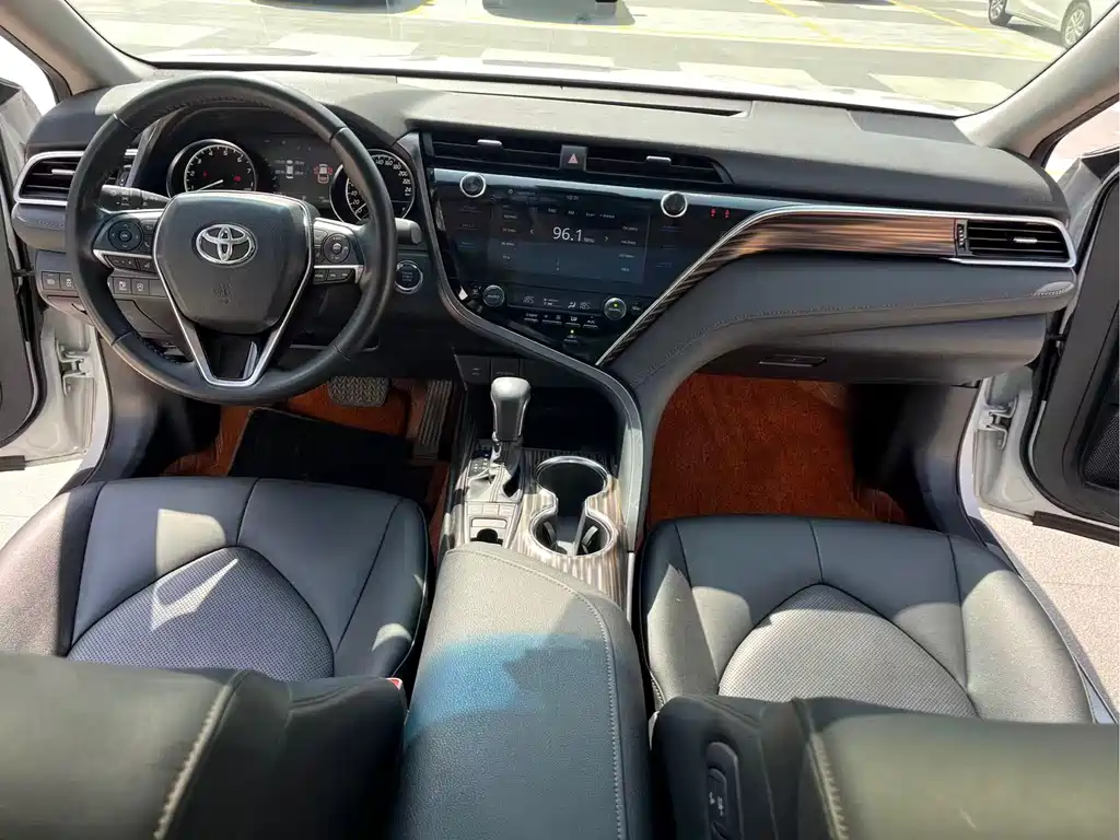 Camry 2019 2.5G Deluxe Edition National VI купить на сайте DeffCars