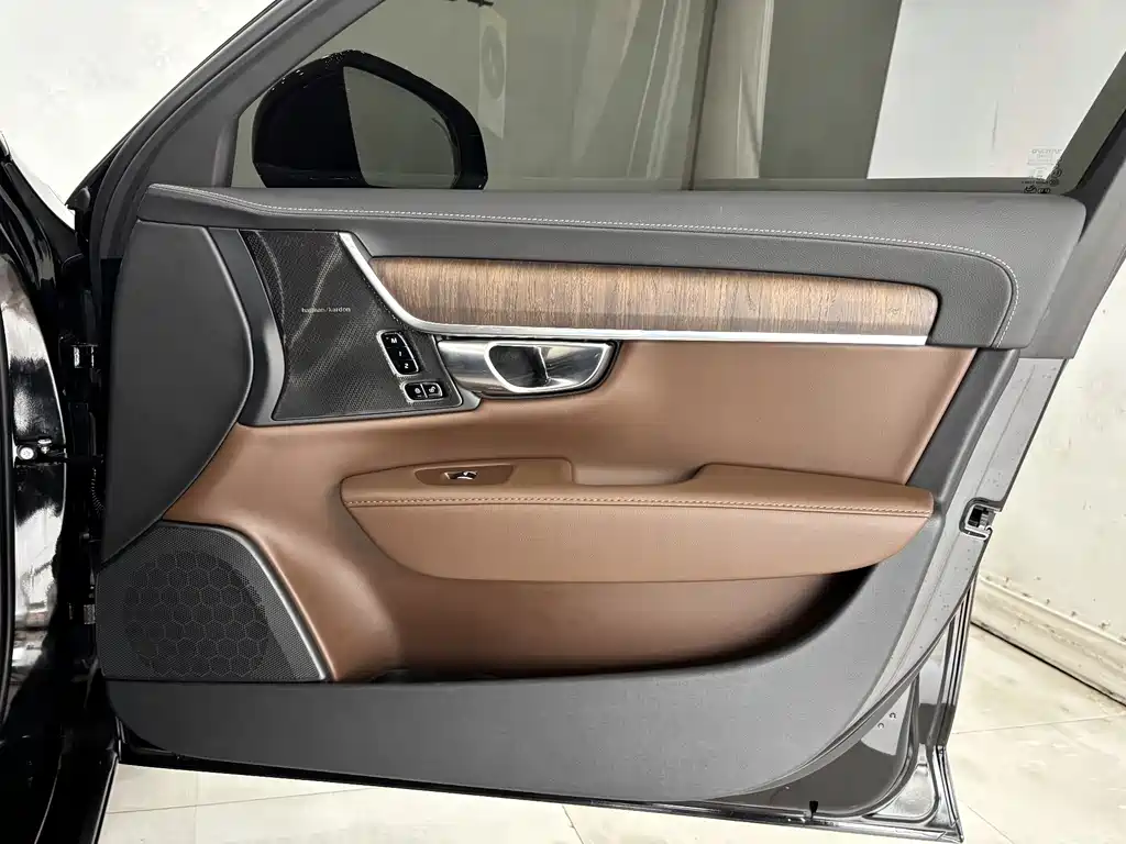 Volvo S90 2025 B5 Zhiyuan Luxury Edition купить на сайте DeffCars