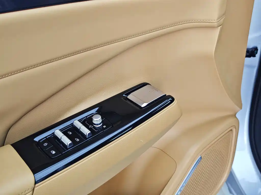 Galaxy L7 2025 EM-i 115km Discovery+ Edition купить на сайте DeffCars