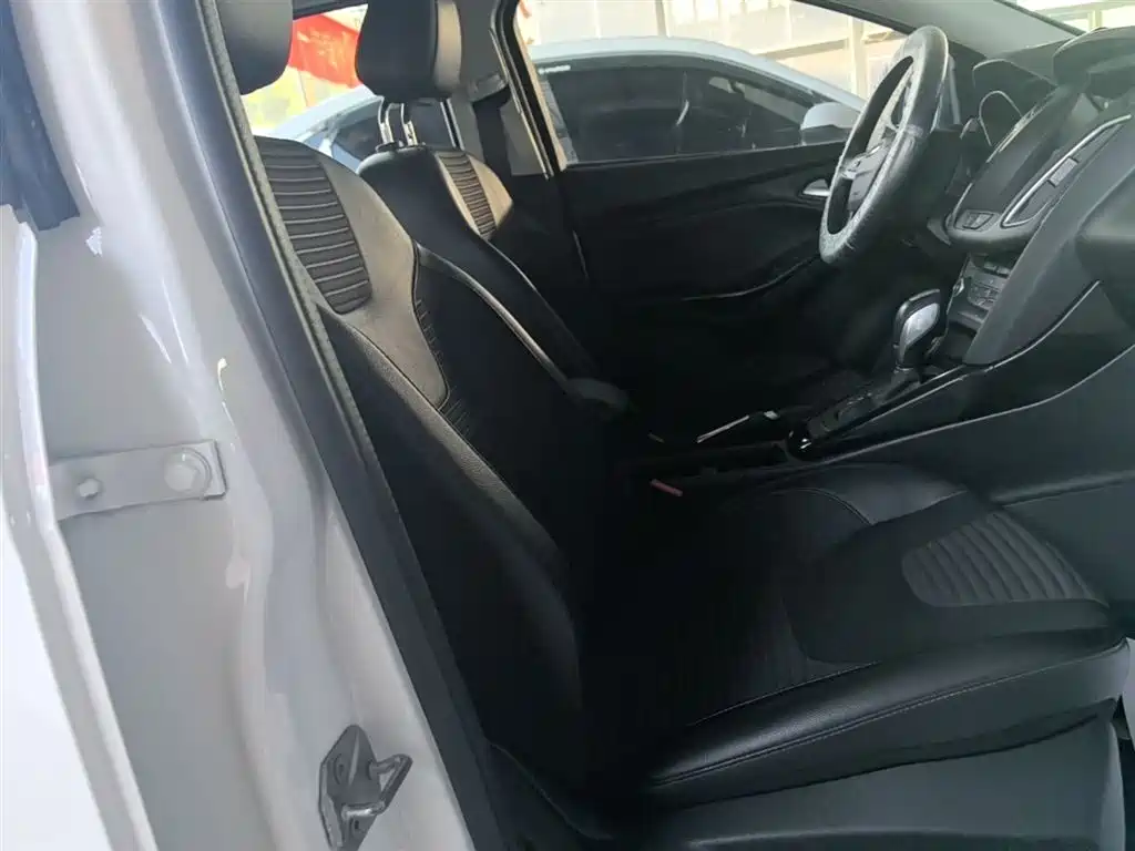 Focus 2018 hatchback classic 1.6L automatic stylish smart mobility version купить на сайте DeffCars