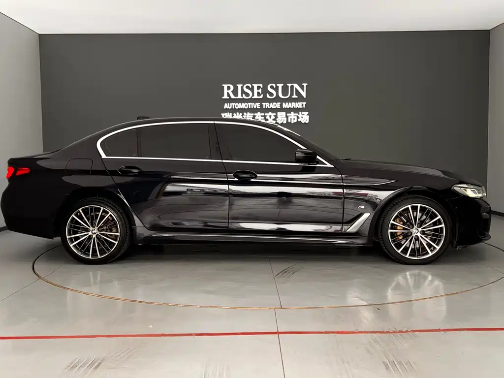 BMW 5 Series 2022 530Li Leading M Sports Package купить на сайте DeffCars