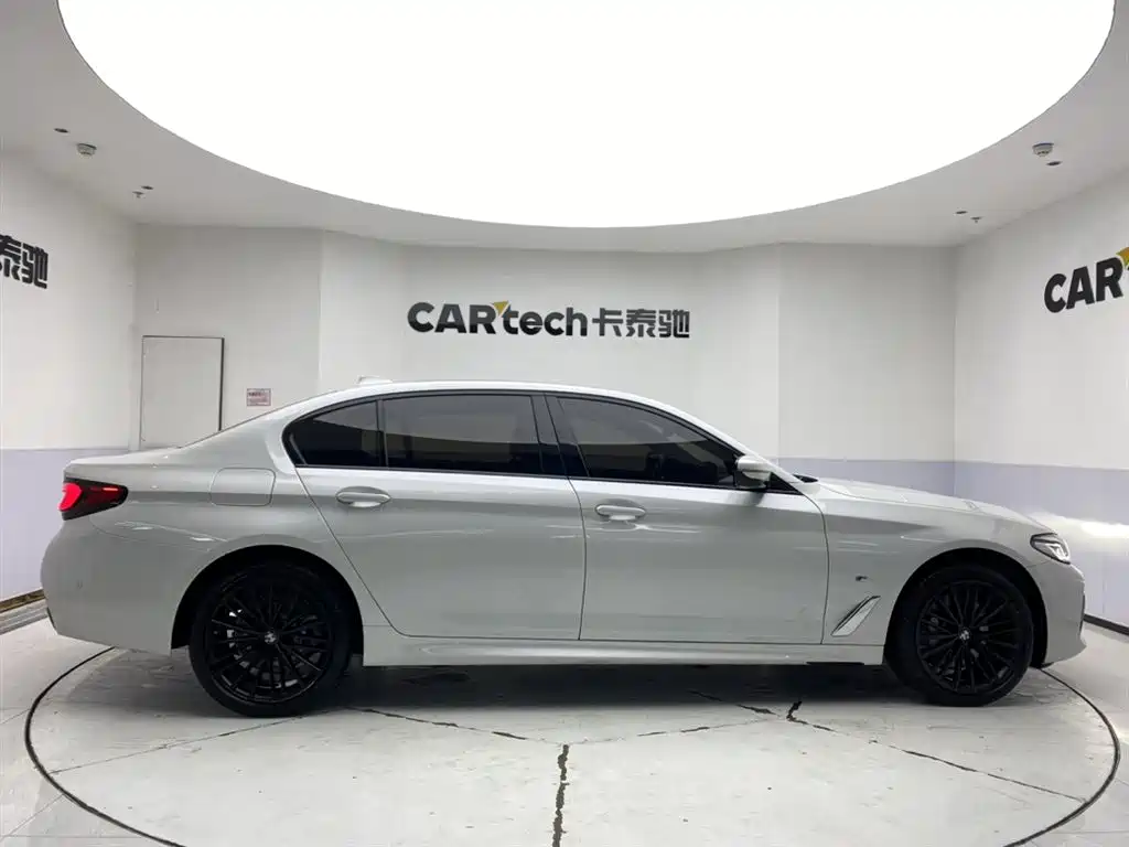BMW 5 Series 2023 530Li Leading M Sports Package купить на сайте DeffCars
