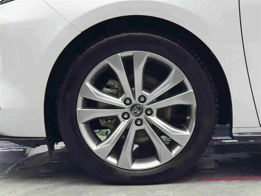 SIENNA 2021 2.5L Hybrid Platinum Edition купить на сайте DeffCars