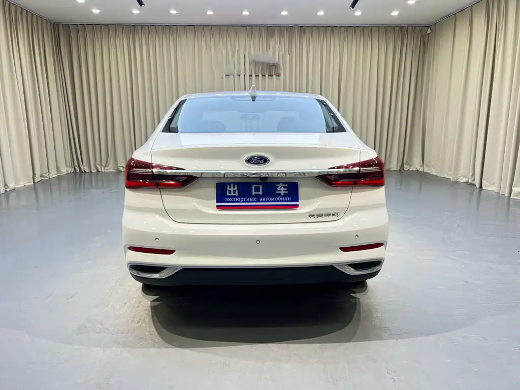 Escort 2021款 1.5L 自动铂金版 купить на сайте DeffCars