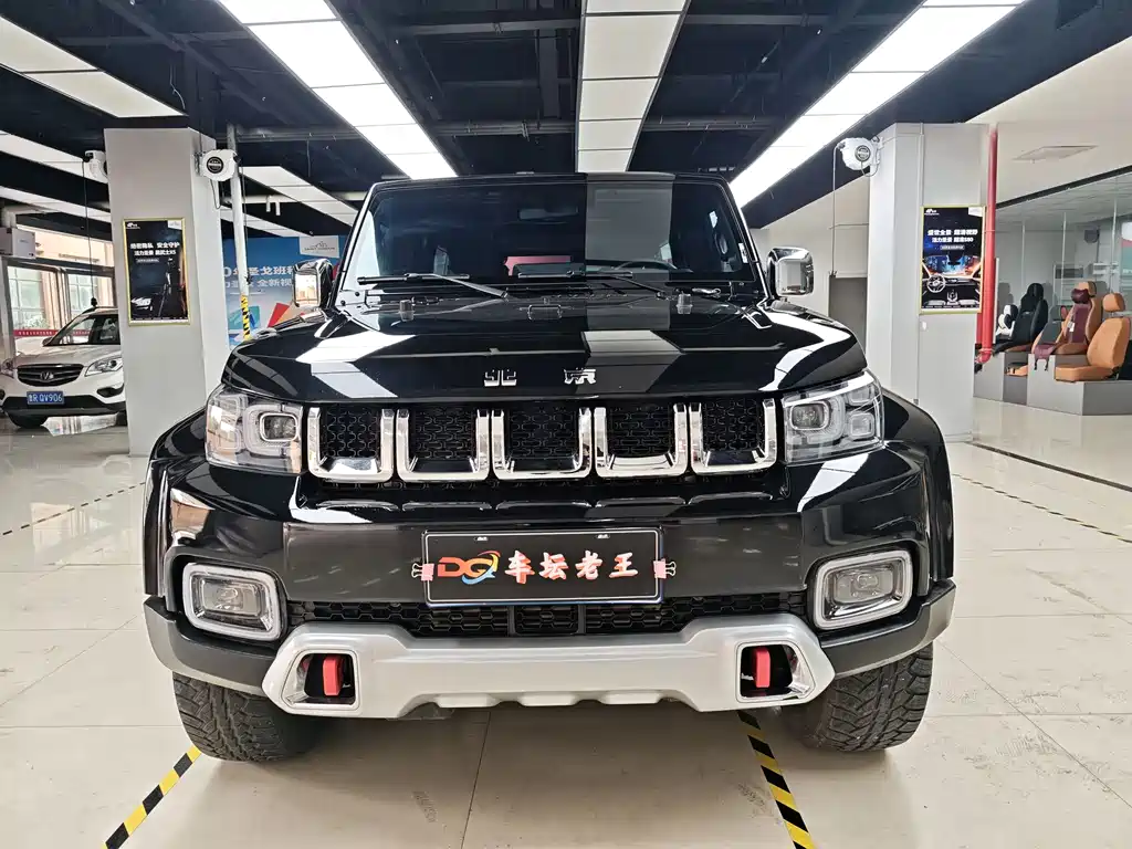 Beijing off-road BJ40 2023 2.0T automatic four-wheel drive city hunter version knight type купить на сайте DeffCars