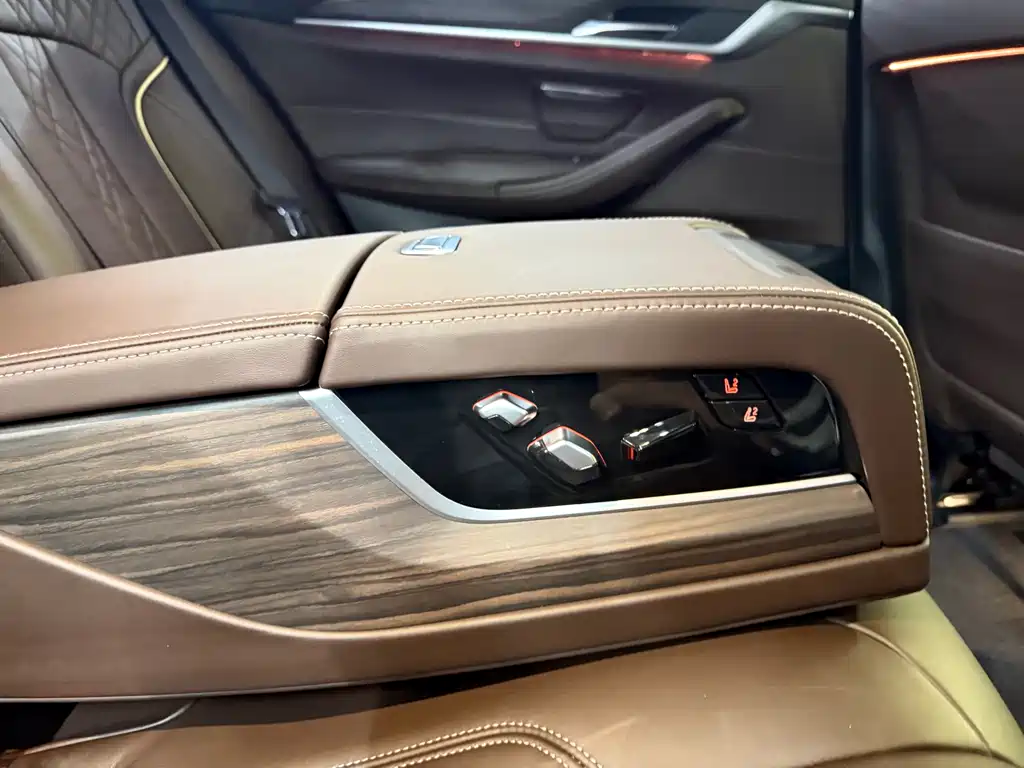 BMW 5 Series 2018 530Li Leading Luxury Package купить на сайте DeffCars