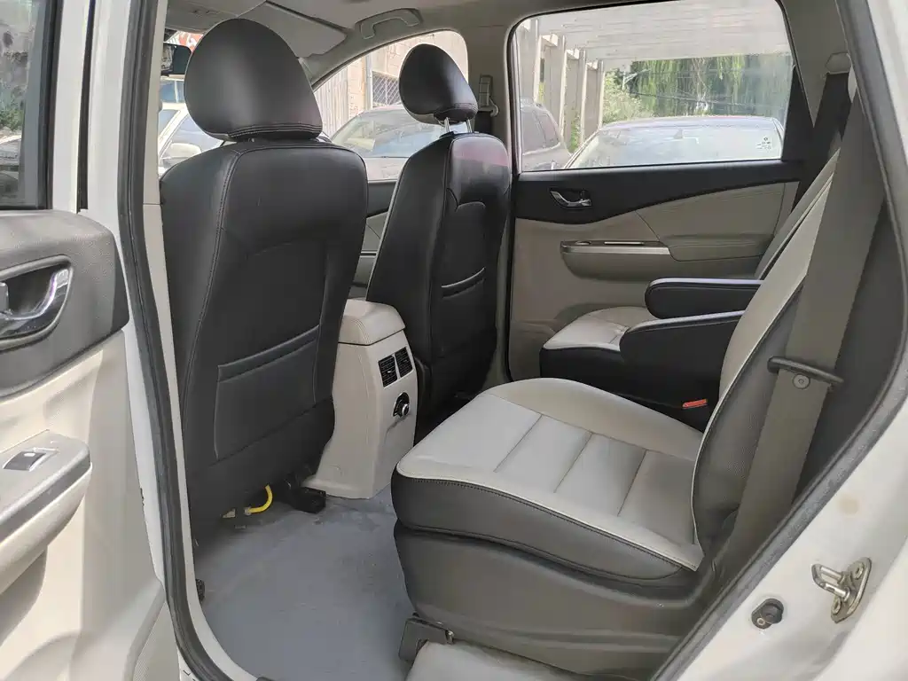 Fengxing S500 (Forthing S500) 2016 model 1.6L CVT exclusive купить на сайте DeffCars