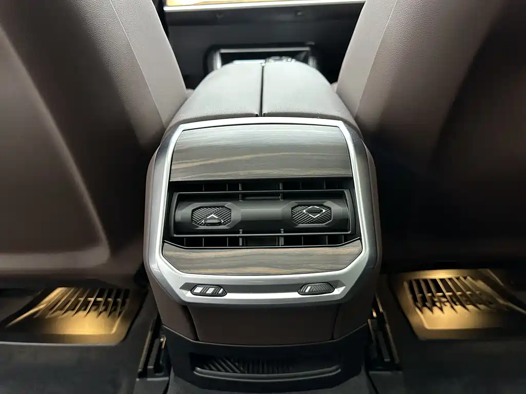 BMW 7 Series 2023 735Li Luxury Package купить на сайте DeffCars