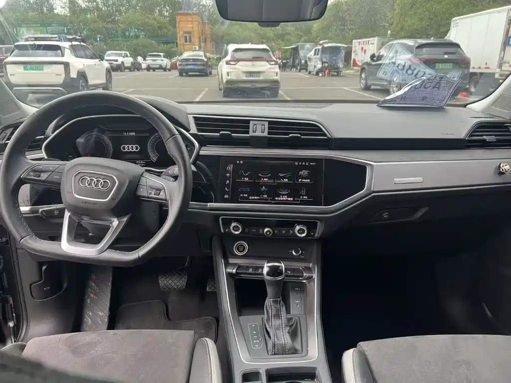 Audi Q3 2023 35 TFSI Fashionable and Dynamic (1.4T) купить на сайте DeffCars