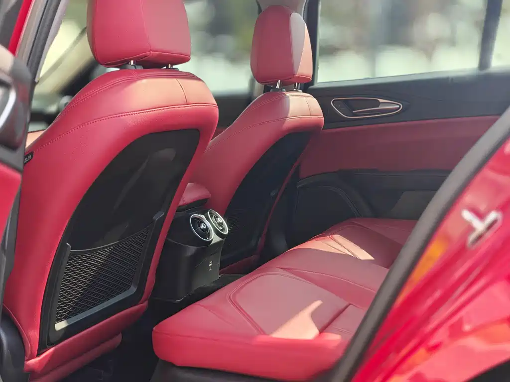 Giulia Juliet 2019 2.0T 280HP Black Package Black Label Limited Edition купить на сайте DeffCars