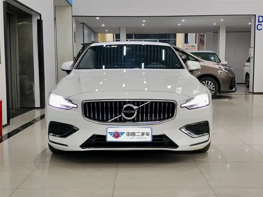 Volvo S60 2022 B4 Zhiyi Luxury Edition купить на сайте DeffCars