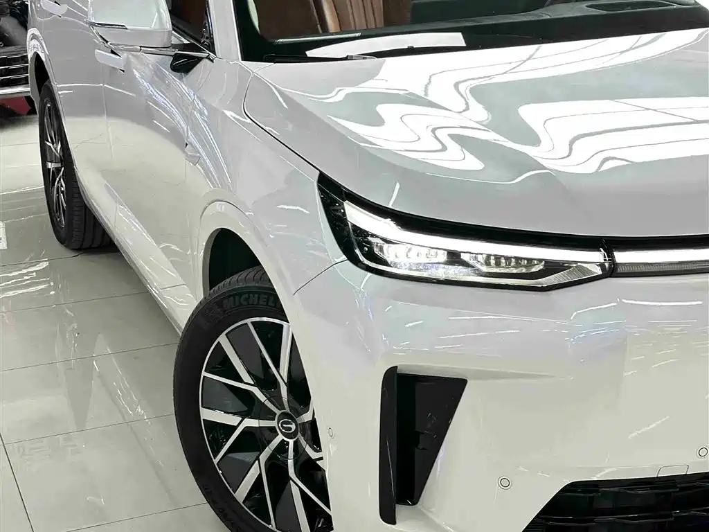 Trumpchi Yearning S9 2025 Qiankun UItra 6-seater купить на сайте DeffCars