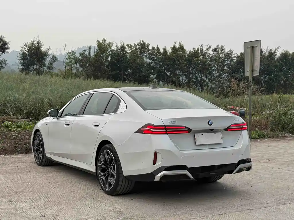 BMW 5 Series 2025 530Li Exclusive M Sports Package купить на сайте DeffCars