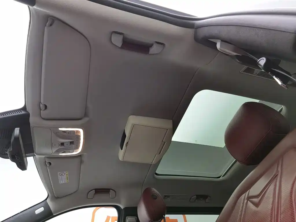 Mercedes-Benz V-Class 2022 V 260 L Long Wheelbase Luxury Edition купить на сайте DeffCars