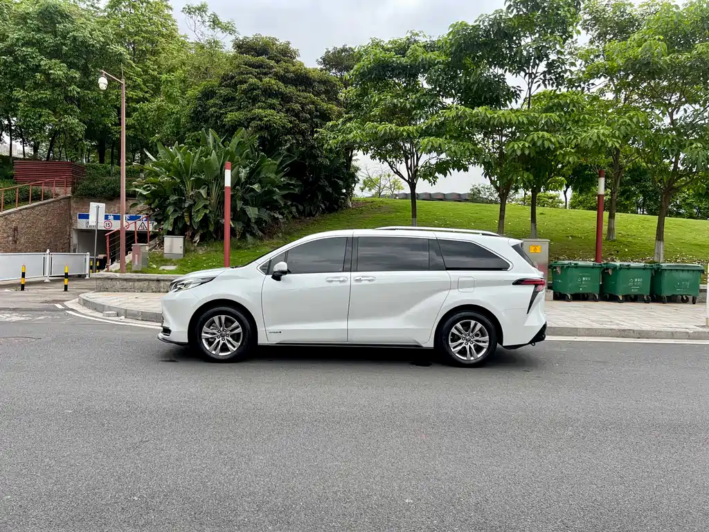 SIENNA 2021 2.5L Hybrid Extreme Edition купить на сайте DeffCars