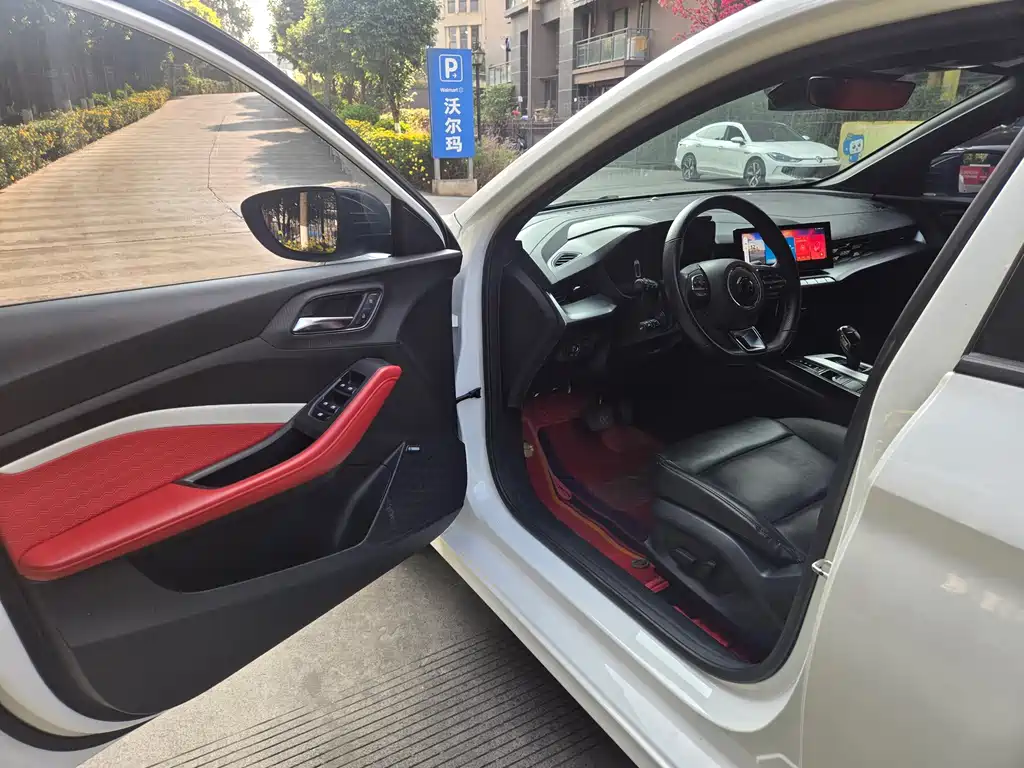 MG5 2021 300TGI DCT Chaoyue Qing Luxury Limited Edition купить на сайте DeffCars
