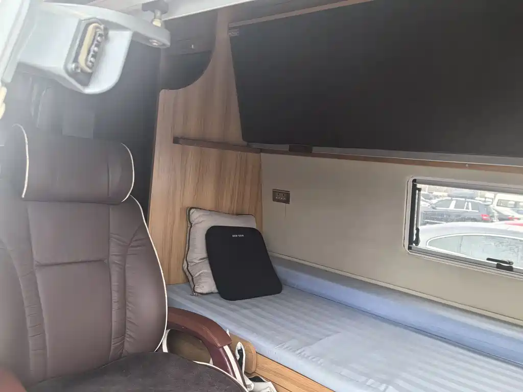 Classic Transit 2016 2.4L gasoline long-axle 6-seater high-roof multi-purpose vehicle 4G69S4N купить на сайте DeffCars