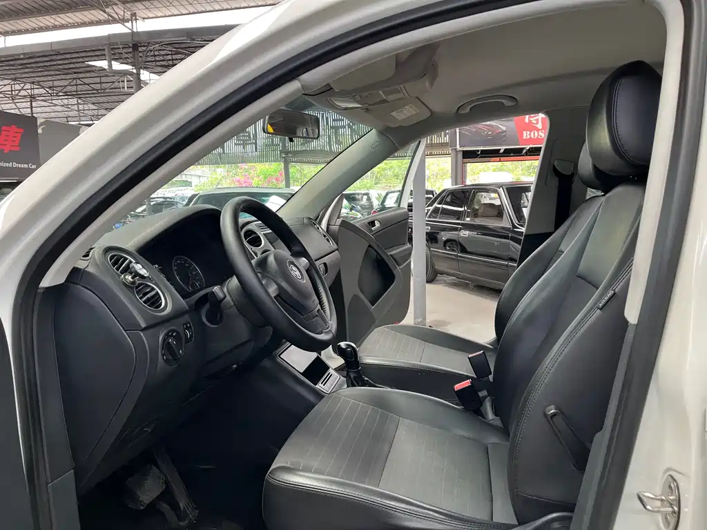 Tiguan 2015 1.8TSI automatic two-wheel drive fashion version купить на сайте DeffCars