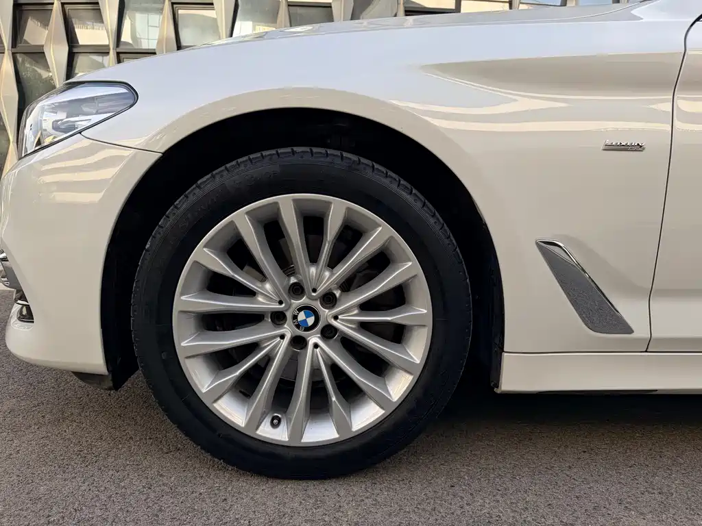 BMW 5 Series 2018 525Li Luxury Package купить на сайте DeffCars