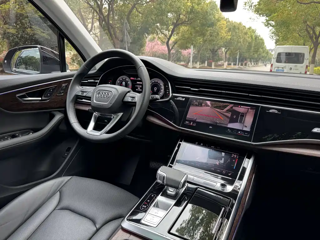 Audi Q7 2023 45 TFSI quattro S line sports купить на сайте DeffCars