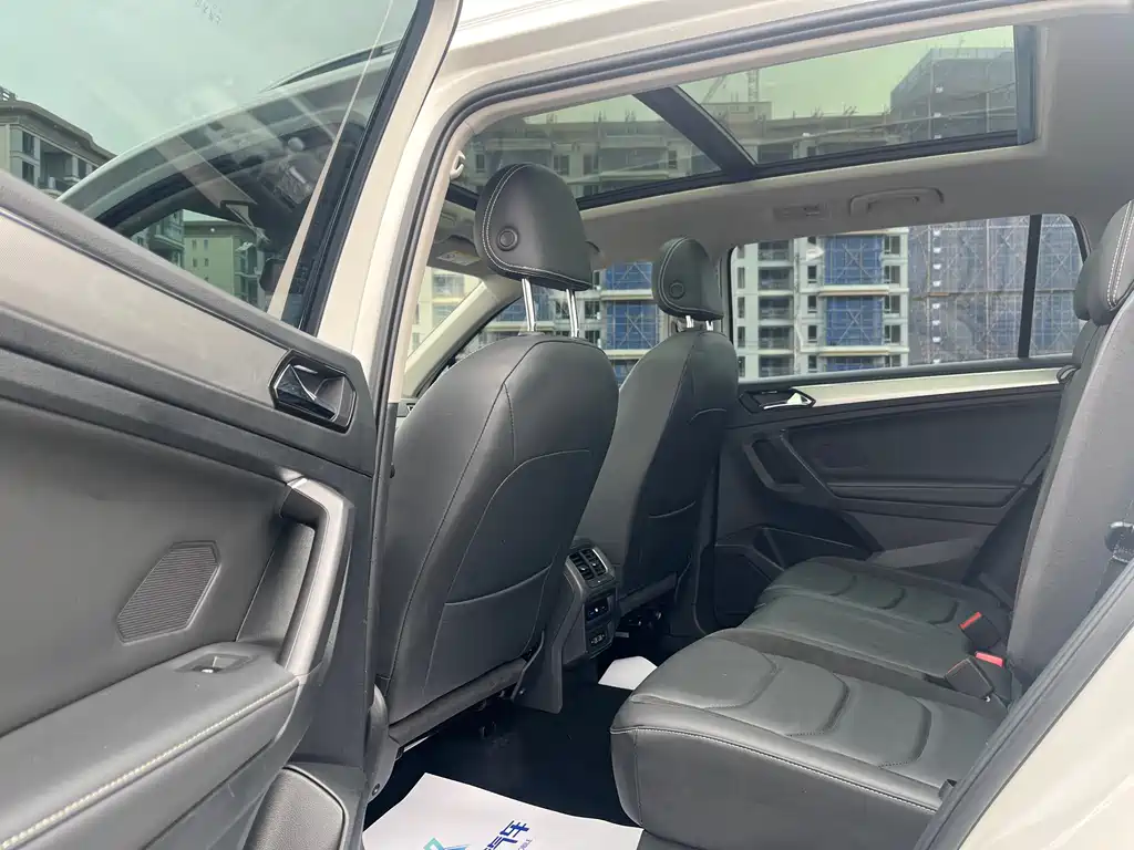 Tiguan L 2019 330TSI automatic two-wheel drive panoramic comfort version National VI купить на сайте DeffCars