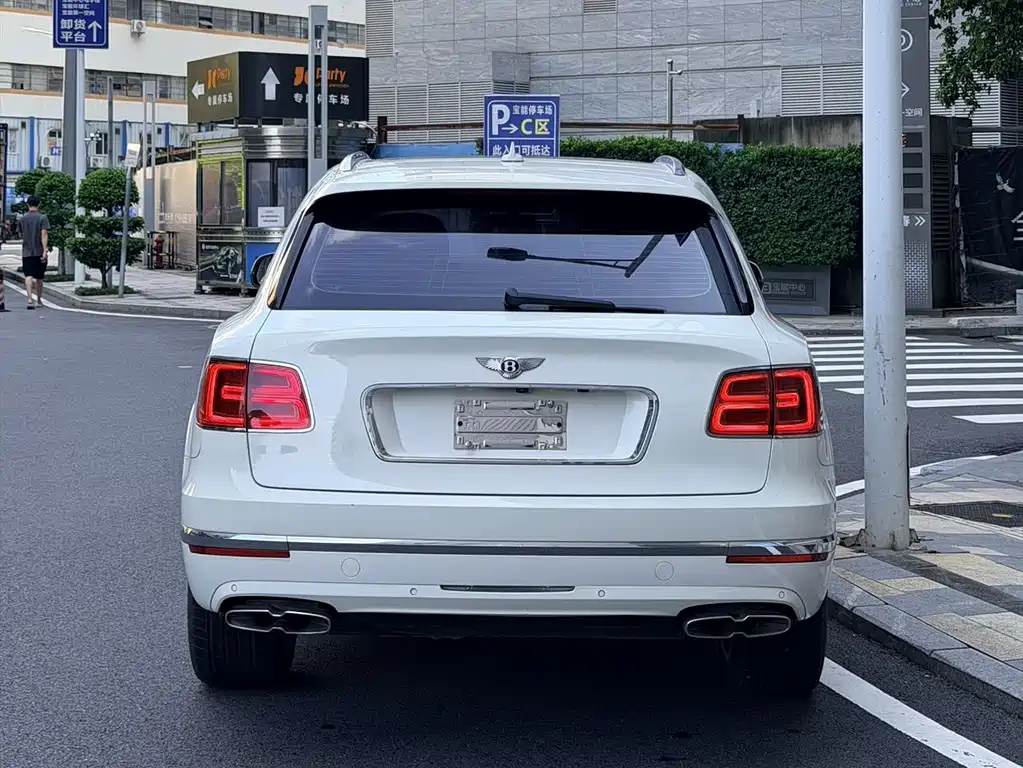Bentayga 2018 4.0T V8 купить на сайте DeffCars