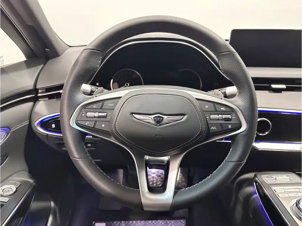Genesis GV70 2023 2.5T two-wheel drive luxury version купить на сайте DeffCars