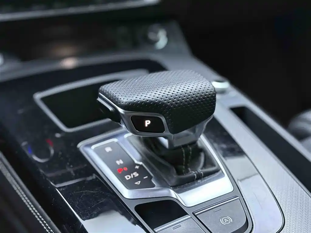 Audi Q5L 2024 40 TFSI luxury and dynamic model купить на сайте DeffCars