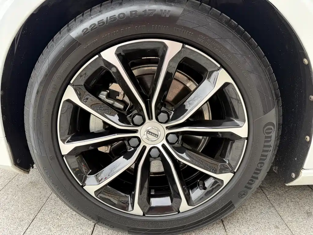Volvo V60 2020 T4 Zhiyi Luxury Edition купить на сайте DeffCars