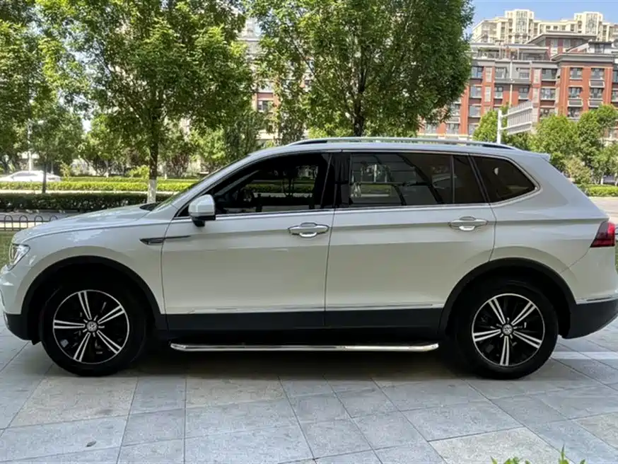 Tiguan L 2019 330TSI automatic two-wheel drive panoramic comfort version National VI купить на сайте DeffCars