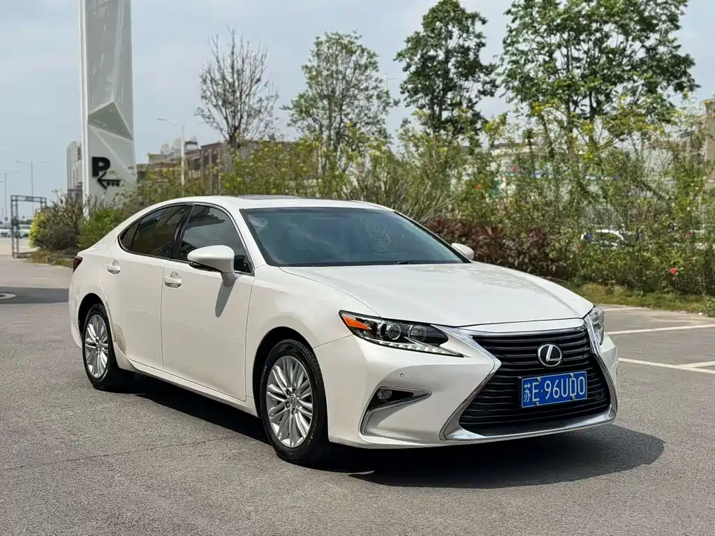 Lexus ES 2015 200 Elite Edition купить на сайте DeffCars