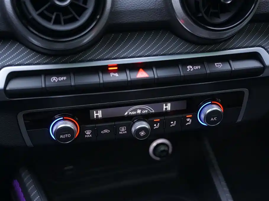 Audi Q2L 2024 35TFSI fashionable and dynamic купить на сайте DeffCars